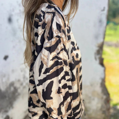 Camila | Chaqueta Bomber con Estampado Animal Print y Cremallera para Mujer