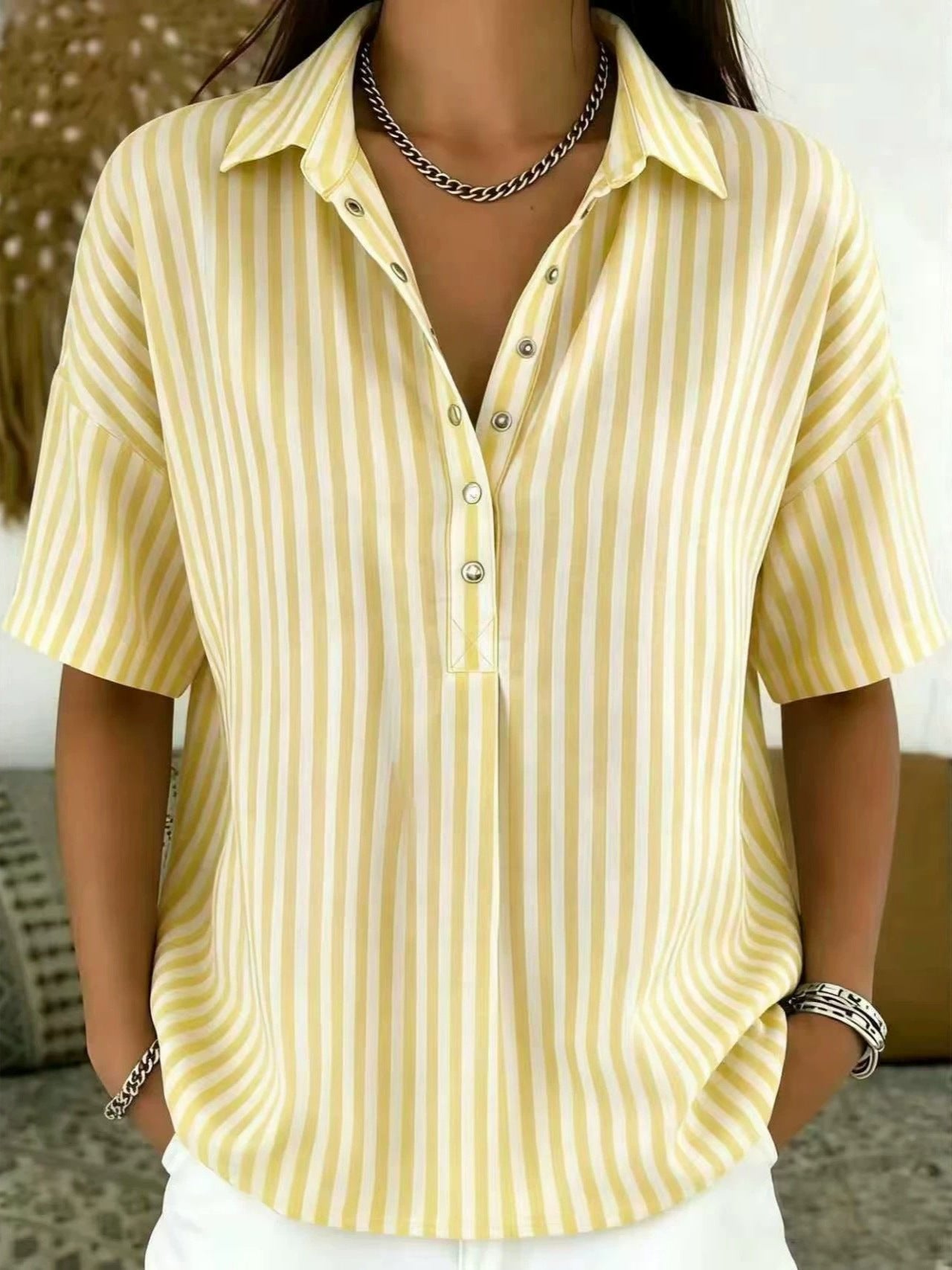 Thessa | Blusa de Manga Corta con Cuello y Estampado de Rayas para Mujer