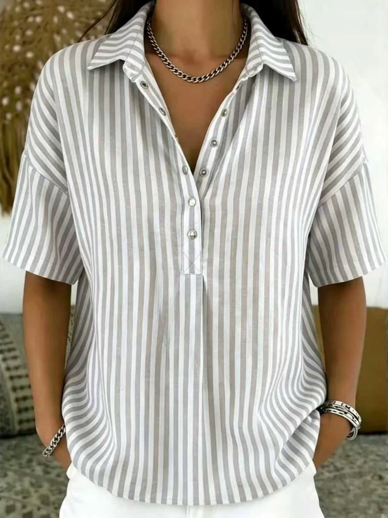 Thessa | Blusa de Manga Corta con Cuello y Estampado de Rayas para Mujer
