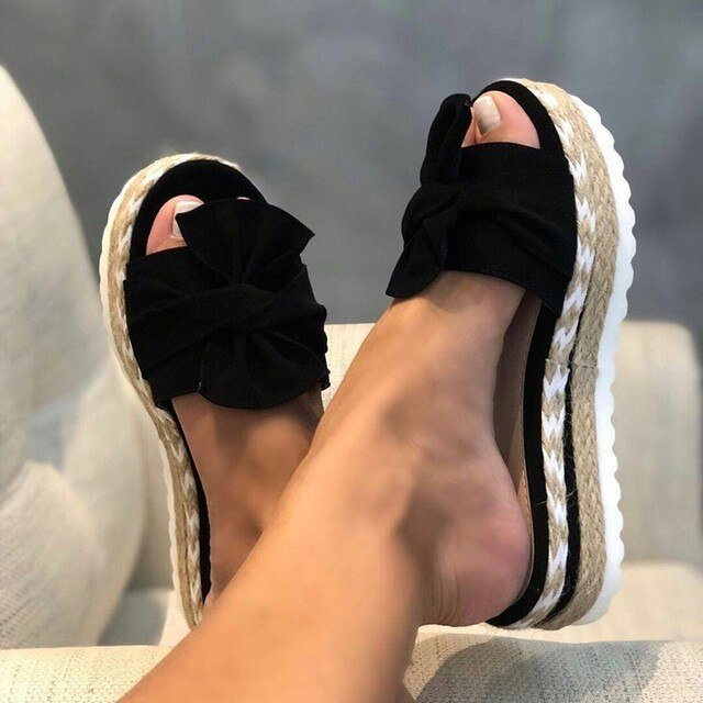 Sandalias Cuña Trenzada Detalle Lazo