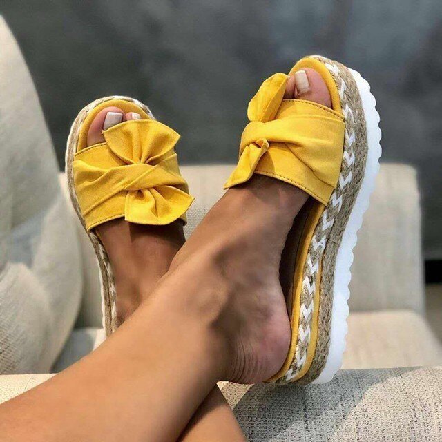Sandalias Cuña Trenzada Detalle Lazo