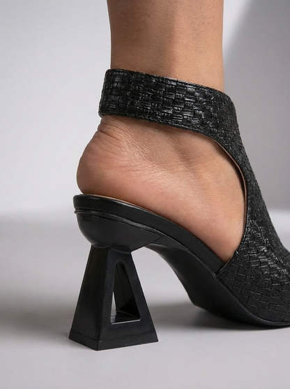 Sandalias Trenzadas con Corona | Diseño Artesanal